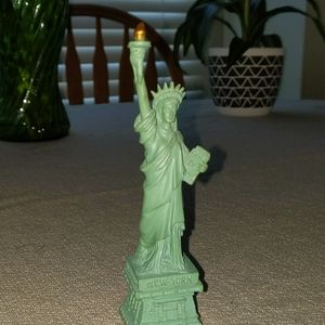 Mini statue of liberty